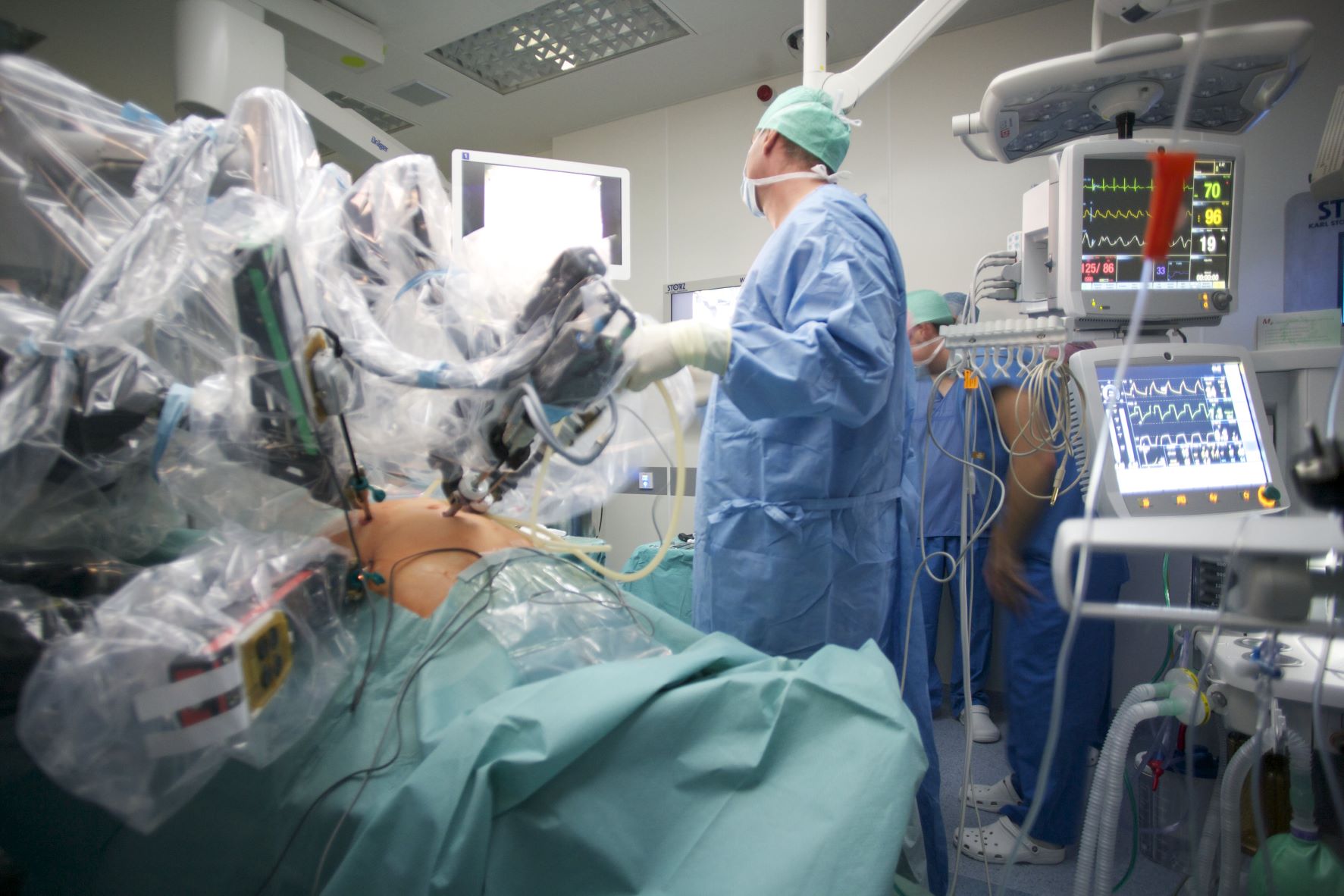 Novojičínské Komplexní onkologické centrum nabízí pacientům například šetrnou biologickou léčbu ale i&nbsp;špičkovou robotickou chirurgickou operativu