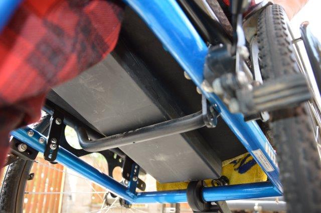Uložení baterie a&nbsp;motoru