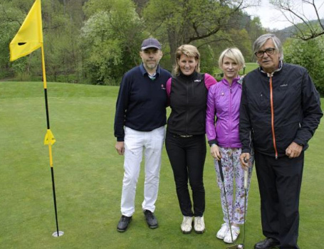 Foto z&nbsp;akce Golf pro Paraple, vlevo Marek Eben, vpravo Jiří Bartoška