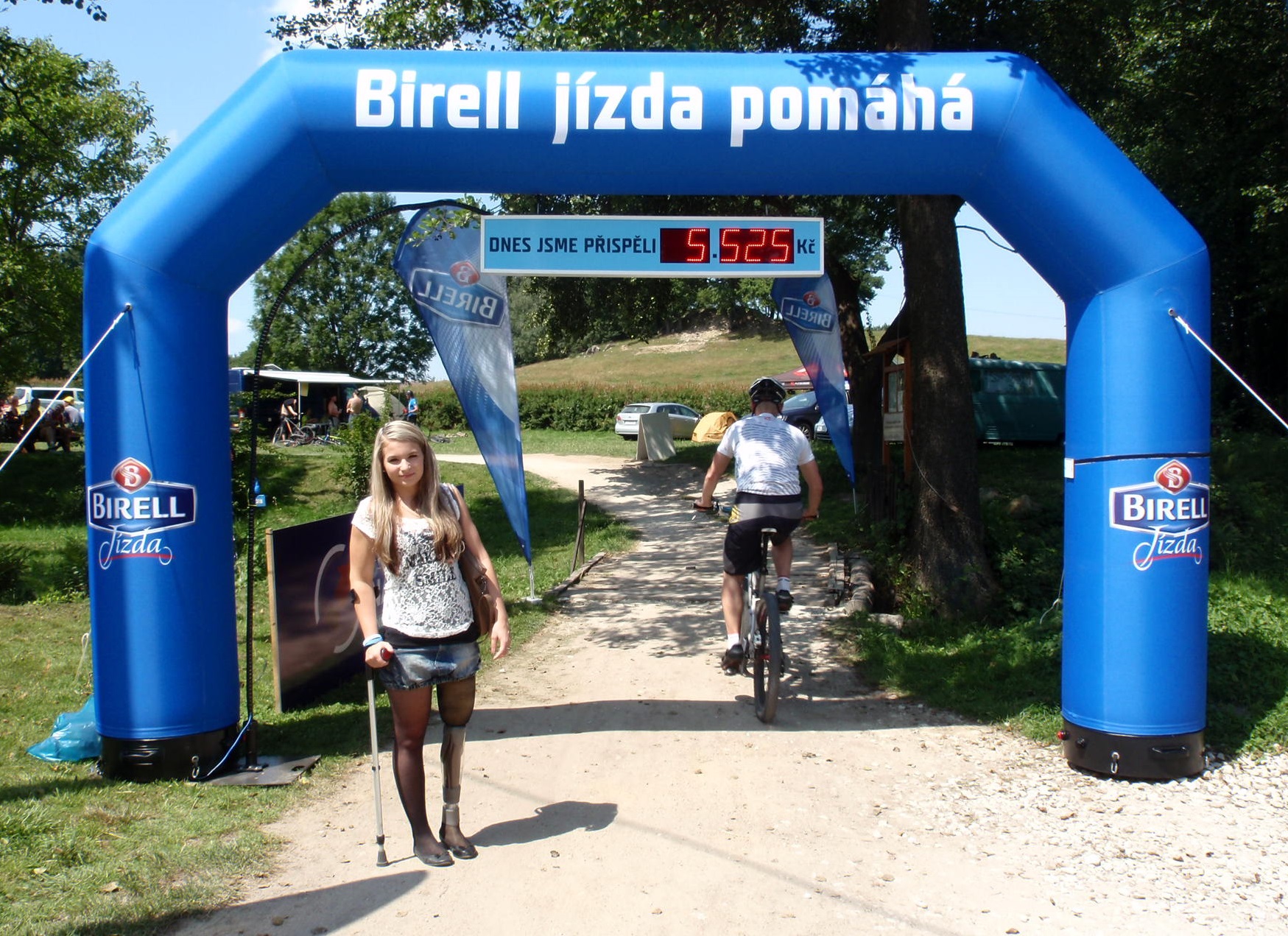 Symbolicky prošla Birell branou i&nbsp;osmnáctiletá Věra Závorková z&nbsp;Kutné Hory, které má Birell Jízda pomoci vrátit se na kolo