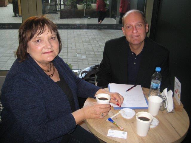 Pan Lupoměský a&nbsp;(zleva) paní Rozcan, prezidentka Polského svazu neslyšících