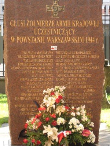 Památník vyjadřující úctu k&nbsp;neslyšícím dobrovolníkům za boje proti nepřátelům během světové války